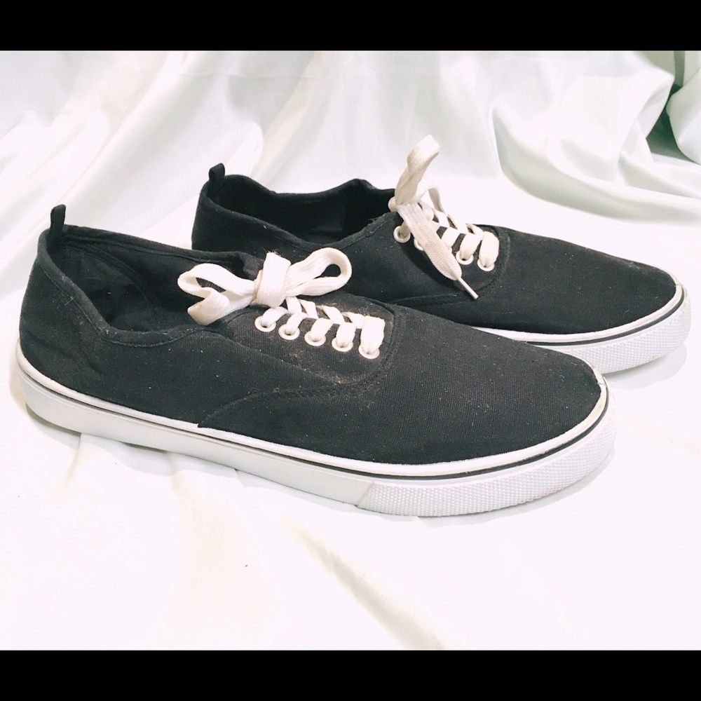 CARBON men’s black canvas sneakers Size L (12/13)